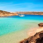 Cele mai frumoase 10 plaje din Malta Plaja Blue Lagoon Comino Malta