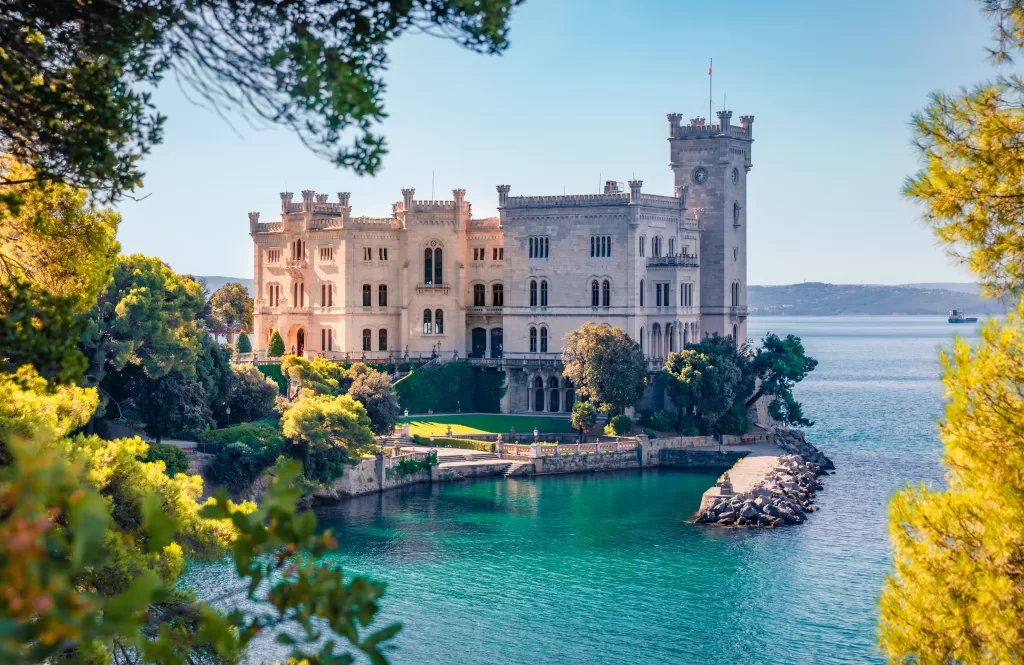 Castelul Miramare, Italia
